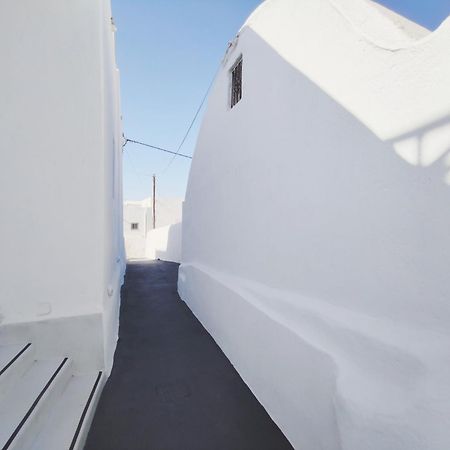 Low Cost Fira Center Rooms Exterior photo
